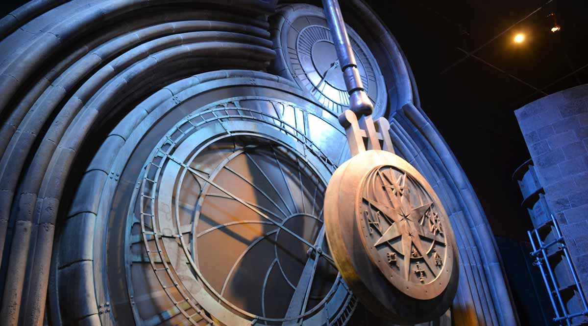 A torre do relógio é onde estão as portas que abrem e fecham em Hogwarts Legacy