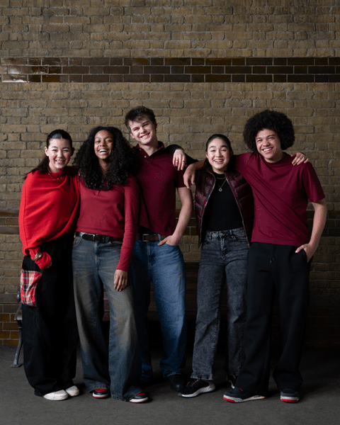 Eire Farrell (Kátia Bell), Asha Soetan (Angelina Johnson), Orson Matthews (Olívio Wood), Serrana Su-Ling Bliss (Alícia Spinnet) e Ethan Smith (Lino Jordan). Foto: divulgação/HBO.